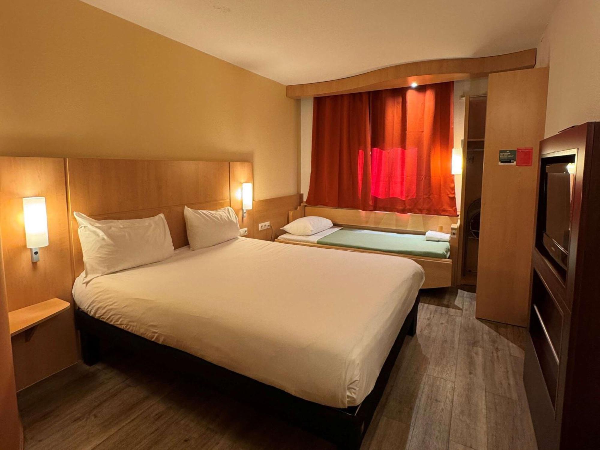 Ibis Istres Trigance Hotel Exterior photo