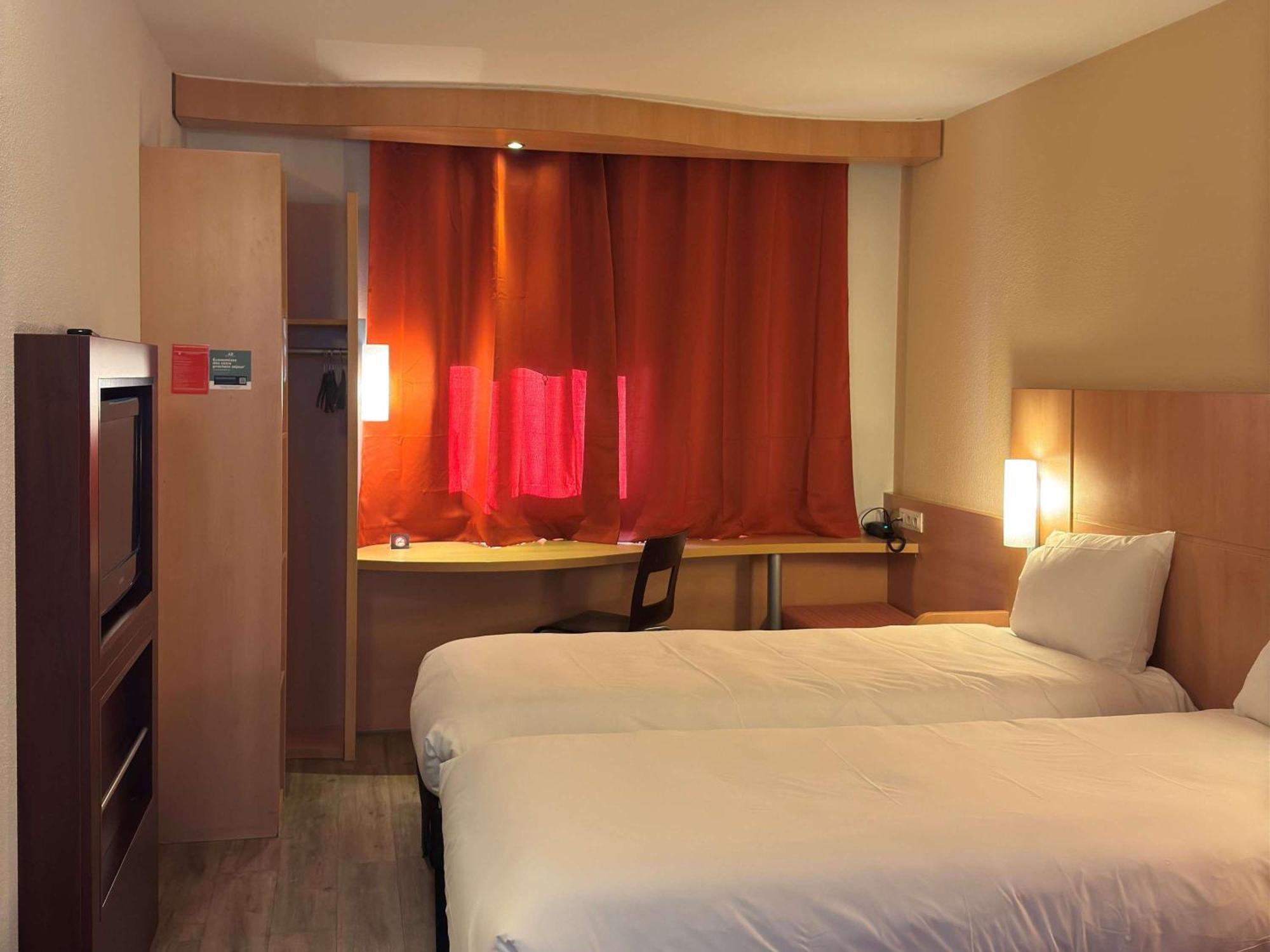 Ibis Istres Trigance Hotel Exterior photo